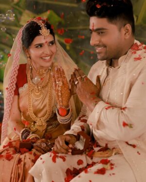 Chitra Shukla Instagram - Engagement day 💍 💍 
#monday #4thdecember2023 #vcwedding #vaibhavupadhyay #chitrashukla #vc #chitrashuklaupadhyay #vaichi #vaibhavchitra #wedding