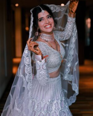 Chitra Shukla Instagram - My joyous full scale smile during wedding😃 #bigsmile #fullsmile with many little laughs.

#mua @sonichawla_makeovers 
@neume_salons 
📸 @weddingbellsphotography 
#indore #weddingday 

@wedmegood @weddingsutra @wedding_vibez76 @weddingz.in @weddingbazaarofficial @taneira_weddings @witty_wedding @weddingdecorindia @weddingwireindia @theweddingstory_official @weddingbellsphotography @wedding_pictures_photo_ @weddingpicturesstudio @_wedding_pictures__ @wedding_picture_perfect @weddingpic.in @weddingpic.ir @weddingpic @theweddingpictures_ @weddingpixelfocus @wedphoto