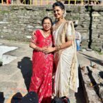 Chitra Shukla Instagram - 08/12/2023 Mere Yaar ki Shaadi Hain…. Cant believe you got Married Ch And I actually witnessed your wedding and played the role i have played all my life for you Main hu toh tujhe fir aur kya chahiye 🤪 I wish you all more Love Happiness Peace eace with this new beginnings in Life I want to see you happier and really proud of the way you handled it all so far I loveeeeeeee You and am there for you the way i have always been 🫂 शिव पार्वती विवाह स्थली श्री त्रियुगीनारायण