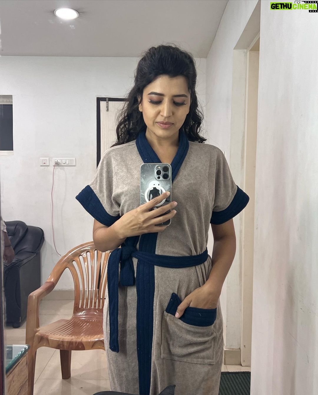 Chitra Shukla Instagram - Selfie time 💕 #nofilter #natural #picoftheday #mirrorselfie #selfietime #pics #shootingtime #adshoot #chitrashukla Cochin, Kerala