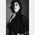Chitrangada Singh Instagram - 🖤🤍 ..a noir affair . . Images @taras84 Makeup &hair @eltonjfernandez Stylist @leepakshiellawadi
