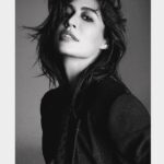 Chitrangada Singh Instagram - 🖤🤍 ..a noir affair . . Images @taras84 Makeup &hair @eltonjfernandez Stylist @leepakshiellawadi
