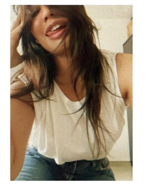 Chitrangada Singh Instagram - … on most days just a blue jeans n a white t shirt girl ! 😌

#feelingmyself