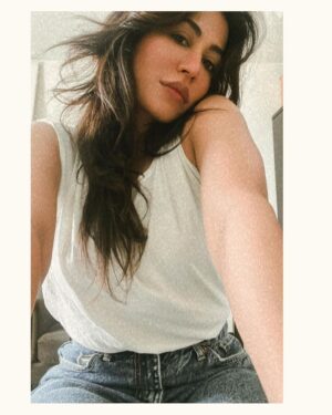 Chitrangada Singh Instagram - … on most days just a blue jeans n a white t shirt girl ! 😌

#feelingmyself