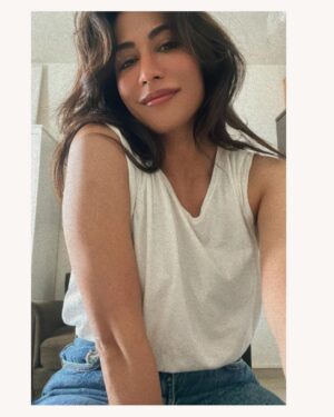 Chitrangada Singh Instagram - … on most days just a blue jeans n a white t shirt girl ! 😌

#feelingmyself