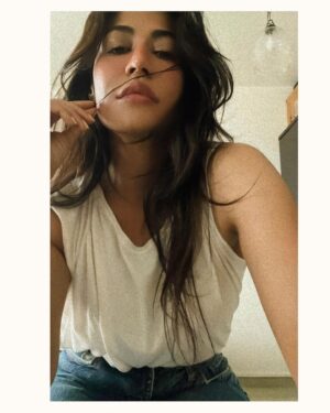 Chitrangada Singh Instagram - … on most days just a blue jeans n a white t shirt girl ! 😌

#feelingmyself