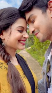 Cookies Swain Instagram - Chaliye fir kuch hook step ho jaye ❤️ reel banaiye and tag kijiye ❤️ And song nai dekha to link bio me hai