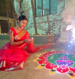 Cookies Swain Instagram - Happy Diwali to all 🙏💕

Rangoli by me - @cookies_swain

P.c - @sweta___swain 😘