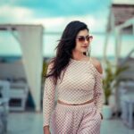 Cookies Swain Instagram - "Fashion is about dressing according to what’s fashionable. Style is more about being yourself." —Oscar de la Renta