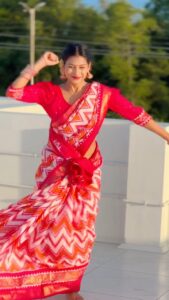 Cookies Swain Instagram - Saree - @reeyans_handlooms 💕 V.c - B.N Swain (My Dad) 🤣😘 Thank you daddy ❤️ #saree #love #instagram #instadaily #dance #smile #fyp #viralvideos #viral