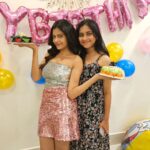 Cookies Swain Instagram - Happy Birthday to me 🤭❤️🙈 1st cake cutting with my world😍 @pratima.dolly30 @_.suhaaniii.__ @officialsushreerashmi