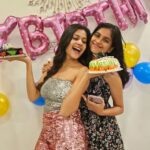 Cookies Swain Instagram – Happy Birthday to me 🤭❤️🙈
1st cake cutting with my world😍

@pratima.dolly30 
@_.suhaaniii.__ 
@officialsushreerashmi
