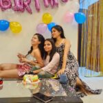 Cookies Swain Instagram – Happy Birthday to me 🤭❤️🙈
1st cake cutting with my world😍

@pratima.dolly30 
@_.suhaaniii.__ 
@officialsushreerashmi