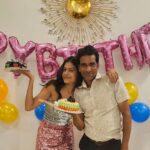 Cookies Swain Instagram – Happy Birthday to me 🤭❤️🙈
1st cake cutting with my world😍

@pratima.dolly30 
@_.suhaaniii.__ 
@officialsushreerashmi