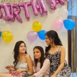 Cookies Swain Instagram – Happy Birthday to me 🤭❤️🙈
1st cake cutting with my world😍

@pratima.dolly30 
@_.suhaaniii.__ 
@officialsushreerashmi