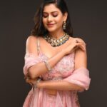 Cookies Swain Instagram - Shot for @eparisadashiv Agency @utkalupdates_officials @sushreesangeeta_11.11 Featuring @cookies_swain Make up @sibani_sibi Assist @pabitrabaidya.me @tanmaykumarsahoo Retouching @flashandstrokes Equipment used @nikonindiaofficial . . #jewellery #jewellerycampaign #editorialphotography #3pointlighting #nikonphotography #devimukharjee #devisgallery #keepcreatingkeepinspiring