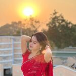 Cookies Swain Instagram - मैं ठहरी रही ज़मीं चलने लगी धड़का ये दिल साँस थमने लगी हो क्या ये मेरा पहला-पहला प्यार है ?❤️ P.c - @_.suhaaniii.__ 🫰 Cuttack, Odisha