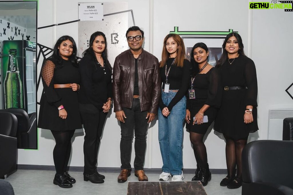 D. Imman Instagram - @immancomposer It waas plesure meeting you!😍We always listen to your songs and to hear it in person was wonderful... It felt like a dream😍 Makeup Hair by @sangavibridal Mua Team✨ @beautyby.inthuu @suvis.captures @y.sathurja @sanabeyouty @gowsiii__ @sivanuyaailango @sangavibridal thank you @thecrown_official @eventbudget Zürich, Switzerland