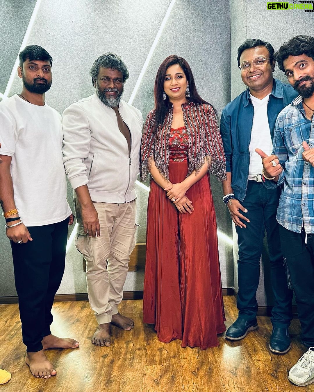 D. Imman - 19.7K Likes - Glad to rope in Dear Friend,sis @shreyaghoshal for Director/Actor Parthiban’s next directorial venture!
Always magical recording your voice! God be with you and your family!
Can’t wait to share the song with you all!
Lyric by Radhakrishnan Parthiban!
A #DImmanMusical
Praise God!
@radhakrishnan_parthiban @shreyaghoshal @keerthanaparthiepan @akira_productions_