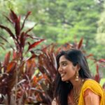 Deepika Venkatachalam Instagram – #DiwaliwithD (9/10) 💛
POV: Some main character energy in a pavadai daavani ✨ ft @aneeqaofficial 

Wearing a super cute Paavadai Daavani set, running and twirling around the whole day from one corner of the house to another, and feeling the heroine vibes is something every girl can relate to! What daa girls crct thaan ah? I always believe that there is something so beautiful about our traditional outfits and it brings out the most feminine side of a girl. 

One such azhagu traditional outfit is this Lehenga set from @aneeqaofficial 💛

A pure pattu mangalgiri lehenga in a pleasant peach colour with a bright chinnon lemon yellow dupatta that has butti embroidery all over. The combination of pastels and bright colours can never go wrong and that too in a beautiful lehenga like this, Never!!

I bought this set for one of the important scenes for KKK (Hope y’all know which scene it is. Hehe🙈) and received a lot of compliments for Abi and your D thought why not use it for Diwali as well. Epuuddiiii?😌 This set is perfect for Diwali morning pooja and temple visits. Drape the lehenga, pair it with a jumkha and bangles and you’ll look like a cute Diwali pattakaa making heads turn wherever you go. ( My personal suggestion: @konikajewellery ) 

This outfit is totally customizable in any pattern you wish and you can also customize family coordinated outfits. So cool laa? The set is priced around 5k which is totally worth it because you can style the skirt, blouse, and dupatta separately in many ways and you can easily restyle and rewear it for many occasions 😉

You all would have seen how Abi styled this outfit for the KKK episode, but how would have D styled this set playing with some Jewellery ? Curious? 💭
.
.
📹 @mukesh__dm 
.
#Deepika #DiwaliwithD #chennaiinfluencer