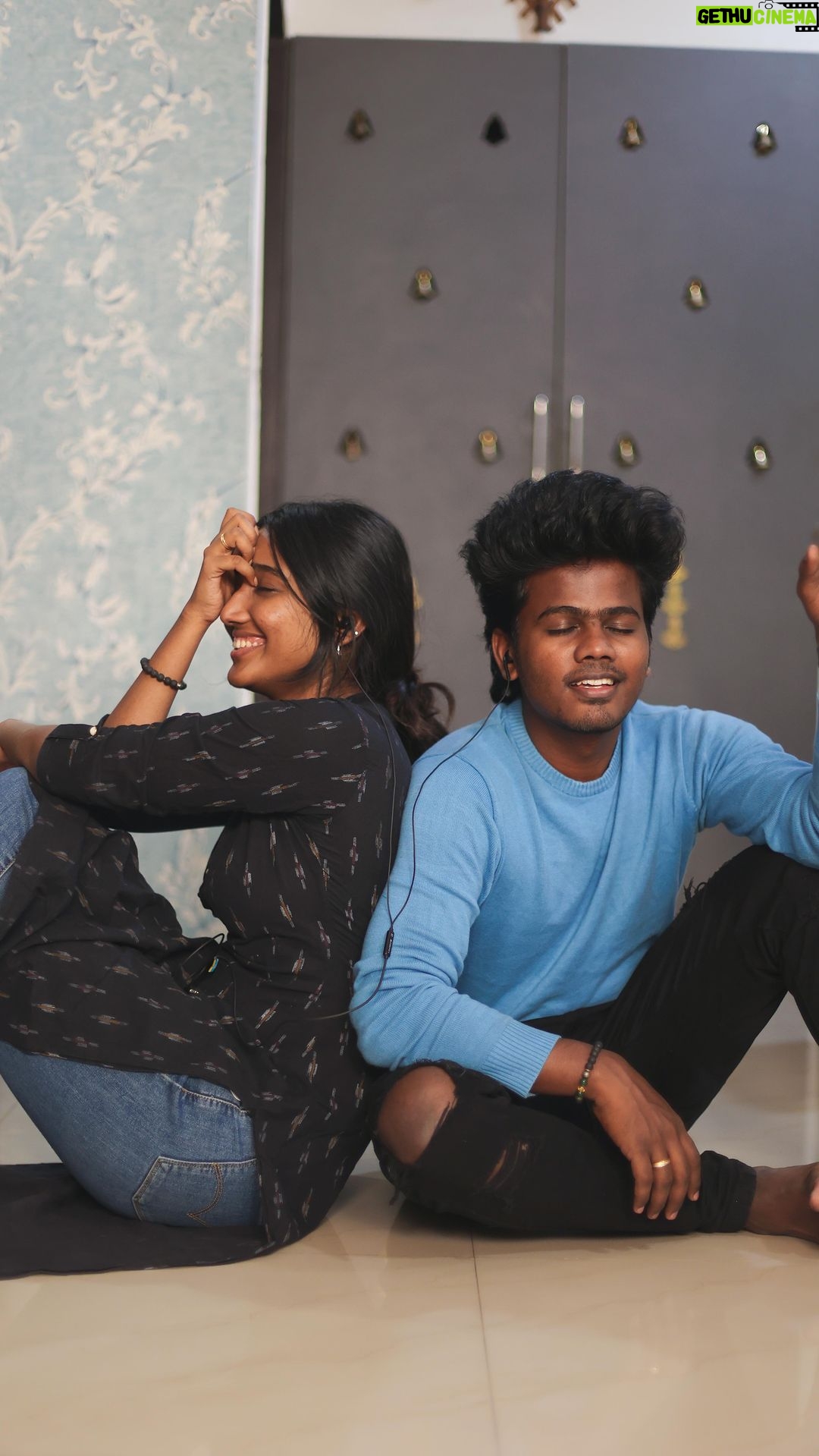Deepika Venkatachalam Instagram - Kept our dance rehearsals on hold and instead found our Taste Match Score & created our own ‘Blend Playlist’ on Spotify. 😍 Just like ‘Abi & Gautham’, Create your Blend Playlist with your friends on Spotify by clicking the link on my story. #BlendPlaylist #TasteMatch @spotifyindia #Collab #deepika #chennaiBlogger #AbiGautham @raja_vetri_prabhu_ #DxSpotify