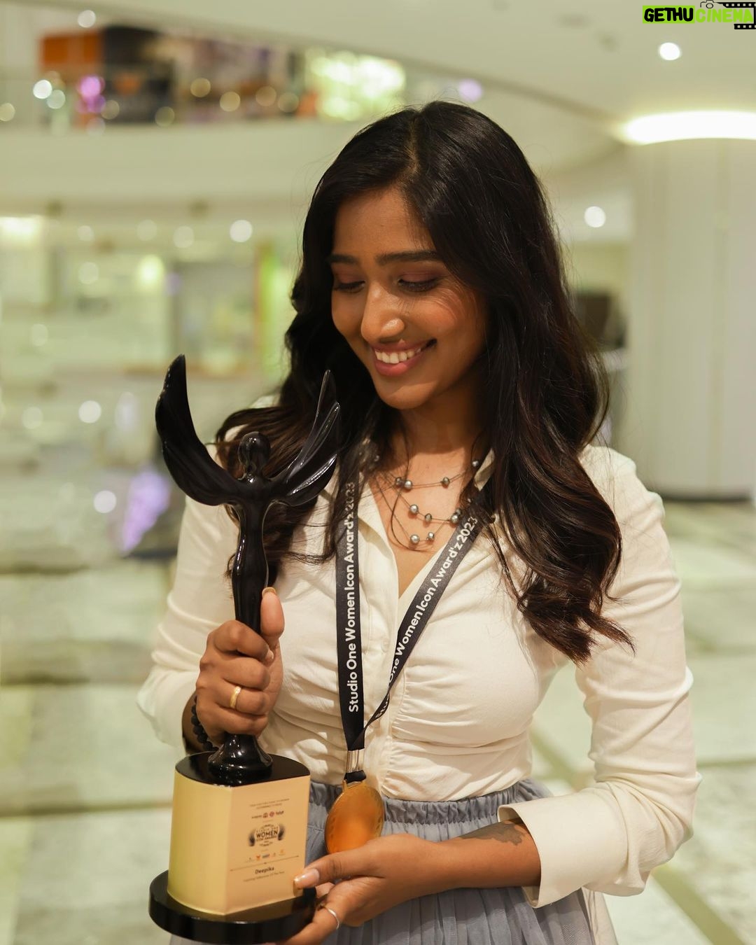 Deepika Venkatachalam Instagram - #GratefulandHumbled “Inspiring influencer of the year❤️🥺” Our 4th award after 4 beautiful and successful campaigns. But to be honest with you guys, it feels like this is the 1st award. An award that I'm holding when I'm at my happiest self. An award that I'm looking at with happiness in eyes, gratitude in heart and healed soul. An award that finally make me able to sink in every good moments in my life and appreciate the little and big things around me.❤️ I always believe this platform is a universe gifted boon to me and all our campaigns are just our gratitude service back to the universe. And these awards and recognitions are the rewards back from the universe again for putting our heart into everything we do. Love the whole cycle of giving and receiving love, because it looks like a healthy relationship between us and the universe. 🧿 hehe . ❤️ *Touchwood Along with a beautiful platform, the universe gave me a pack of like minded, kind, lovable, and supportive people, … yes ‘you’ . . to walk beside me through all the ups and downs. The love, the motivation, the support you give me virtually is what made me the person who I am today. Forever grateful and indebted to y'all not just for the virtual support, but for the love showered on me in person during every campaign, meet and greets or during any event or even when you see me anywhere in public. Deepika is not ‘D’ without y'all, and I would never think twice to owe you guys everything. This award doesn't belong only to me, it's OURS! We did it together!! Thanks to each one of you, for sticking around, motivating me to be my best self each passing day and taking me near to our goal step by step. I know the word ‘Thankyou’ will not suffice all that you guys have done for me, but know that I mean it from my heart and will forever be grateful for all the support and love. It's a promise that I will keep working harder everyday and prove it in action. Not just saadha promise, but pinky promise 🥹 ogaiii??🥹😚. . . Dolled up by @glambylucy_ak 📸 @keshu_hariharan . Spl thanks to @actorrizubhai_official for being a great support! . #deepika #chennaiinfluencer