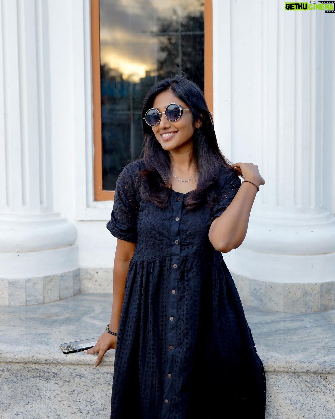 Deepika Venkatachalam Instagram - Is there a weekend without adorning yourself with BLACK? 🖤 If someone opens my wardrobe they'd figure of shades of 'Black' that I've bifurcated basis my mood and day! Yassss! That's how much I love the colour! 🖤 When @theputchi came up with this flawless Black Hakoba dress that has gathers, elasticated puff sleeves, wooden buttons running along the front and a sweetheart neckline, my eyes instantly fell over it and couldn't move away without making it mine! 🖤 Another weekend came by and I wore it for a brunch with my best friend! I realised how comfortable it was with pockets where I could stuff my keys & phone! I chose to let my hair down for the evening and paired it with my favourite yellow shoes and coolers. But a high pony and black is a combo that'd make you look drop dead gorgeous, isn't it? ( Pony ting ting nu aadum . Hehe ) I promise you'd get some kick-ass instagrammable pictures & you'd come back thank me for it! Oh wait, I have my closest friends who are walking around with a bump already and ready to deliver!! 🤰I'm going to gift this to them & I'm sure they'll love it during travels and while nursing their lil one. 👶 Does my #SisterFam have any Mom to be or New nursing mom's? I'm curious now!!! Come on come on! Let me know on the comments if you're one too!!!! 💭 ⬇️ . 📸 @thatmadraskaran . #deepika #chennaiblogger #chennaiinfluencer #styling #nursingfriendly #dress