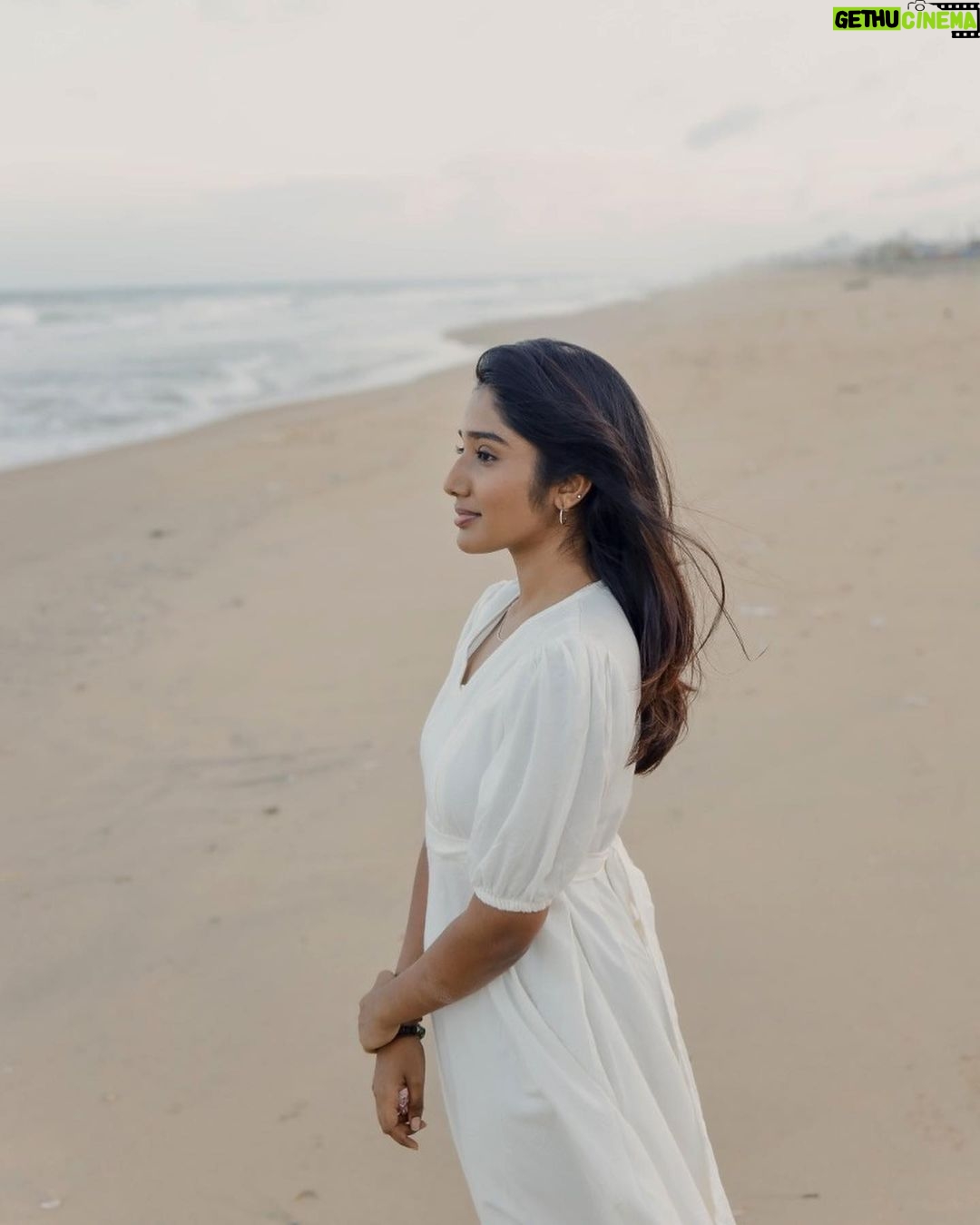 Deepika Venkatachalam Instagram - That was a calm morning by the beach ποΈ π€ Ah! I have been missed doing this for months now and this time when the climate was breezy and windy, I took off to hit the beach nearest to my place wearing the recent favourite beige outfit. A beautiful morning just got extra wonderful by this comfortably rich piece of outfit that is definitely a staple investment and more of my Sunday's are going to witness this dress over and again! What I loved about the morning and the dress was it was just soo cozy and made want to stay more! π€ Just a simple piece of outfit with flares at the bottom, a tiny slit in between, a knot at the back and those cutest sleeves could bring in soo much joy, warmth and happiness in me!!! Thanks to @theputchi π€ for making such subtle piece of clothes that can define and amp up one's day and heart! . πΈ @thatmadraskaran . #deepika #chennaiblogger #chennaiinfluencer #styling