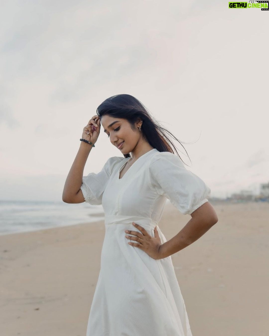 Deepika Venkatachalam Instagram - That was a calm morning by the beach ποΈ π€ Ah! I have been missed doing this for months now and this time when the climate was breezy and windy, I took off to hit the beach nearest to my place wearing the recent favourite beige outfit. A beautiful morning just got extra wonderful by this comfortably rich piece of outfit that is definitely a staple investment and more of my Sunday's are going to witness this dress over and again! What I loved about the morning and the dress was it was just soo cozy and made want to stay more! π€ Just a simple piece of outfit with flares at the bottom, a tiny slit in between, a knot at the back and those cutest sleeves could bring in soo much joy, warmth and happiness in me!!! Thanks to @theputchi π€ for making such subtle piece of clothes that can define and amp up one's day and heart! . πΈ @thatmadraskaran . #deepika #chennaiblogger #chennaiinfluencer #styling