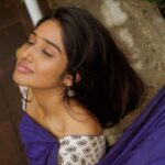 Deepika Venkatachalam Instagram - Sometimes there are some moments that happen like a magic and they deserve to be captured in your mind, heart and soul to be revisited again only to feel the warmth and the love from the moment! ❤️ They are rare! They are surreal! They can be simple! After a sunny day, when it first rains along with a rainbow on the other end, the first few drops that hit your face carry a smell. Have you felt it? They carry a fragrance from the nature and make us feel so emotional and vulnerable for a second that we begin to curl up like a baby and gaze around to admire things around us! Such are moments! Poetically captured by this talented @hariz_comrade who did know what I was looking for. 📸❤️ I'm storing this for generations together just to keep watching on my good and bad days! . . #deepika #chennaiblogger #chennaiinfluencer #portraits #RawPortraits #RealoverPerfect