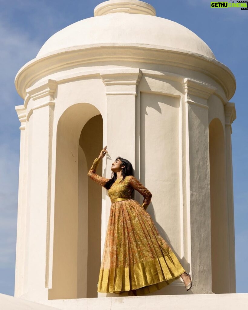 Deepika Venkatachalam Instagram - Elegance in Royalty! ✨ Ft @tamarachennai #TamaraExpress A #DiwaliwithD suggestion! . Check out our next post for the details. . 📸 @v13photography_ Spl thanks to @anitakamaraj akku for suggesting us the best locations! 🥺 You’re SWEET MAX. #deepika #chennaiblogger #chennaiinfluencer #ootd #diwali