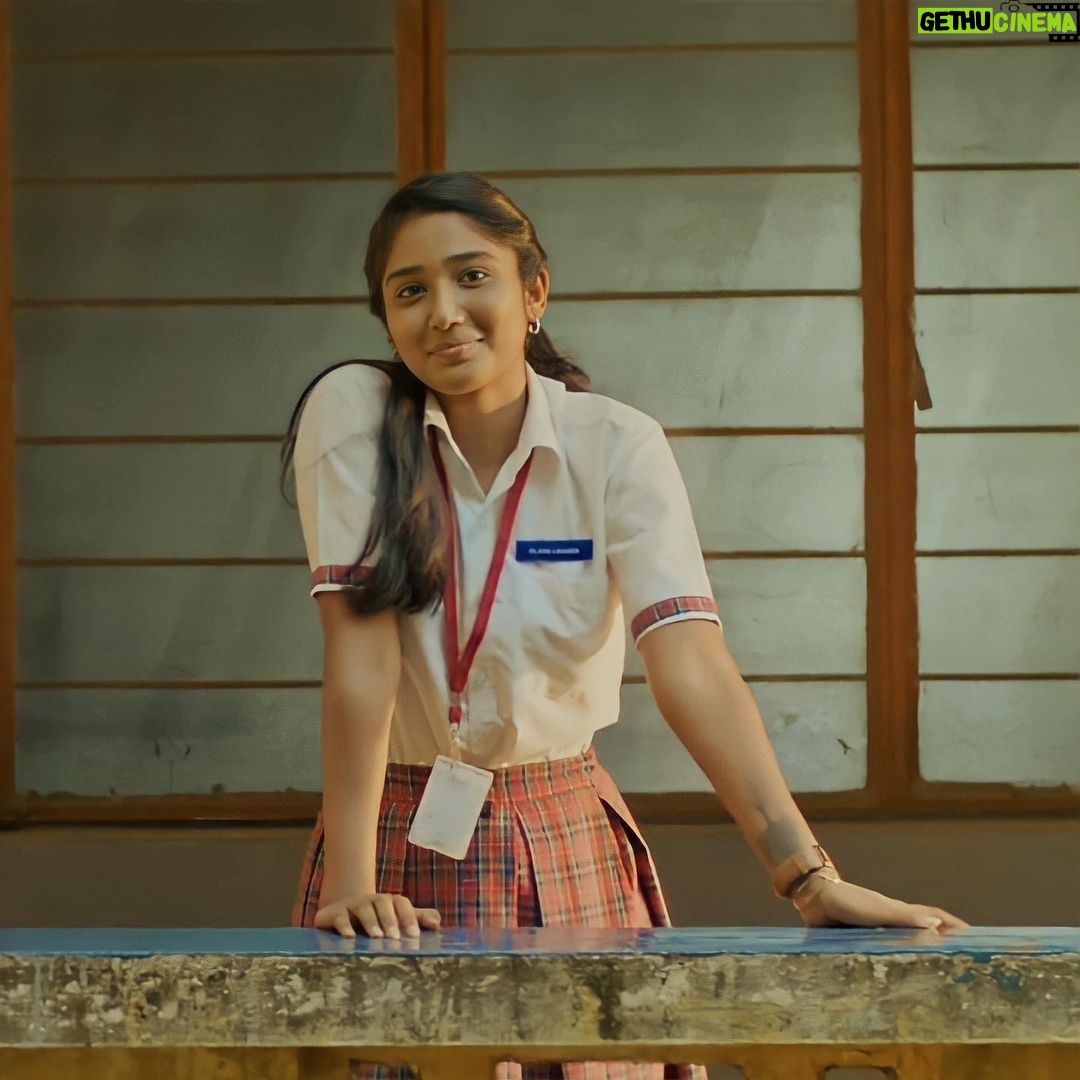 Deepika Venkatachalam Instagram - β ABI β - a series by D π«Ά ( 3/6) Abi in "Love" Abi. Her eyes. Her love. First love. I've always felt that Abi's eyes speak a lot than she does. Her eyes conveys a lot of emotions at most instances. She tries to bring it all on her eyes and emotes it poetically. Out of all her intense emotions, my personal favourite has always been the shots where Abi is in love. There's a gleaming glow on her face that reflects through her eyes and speaks a million words that she actually fails to do in the midst of admiring her love. She shows her care, her love, her warmth, her admiration, her protection, her support and her entire thought process through her eyes. "You know, you deserve a girl who can look at you just the way Abi looks at her love" β₯οΈ Donβt you? ππ . . Thanks for being a π @aravind_seiju π€ . #deepika #chennaiblogger #chennaiinfluencer #writeup #abi #kanakaanumkaalangal Thanks to @awishingstarx and @deepika___fbs for making my day often.