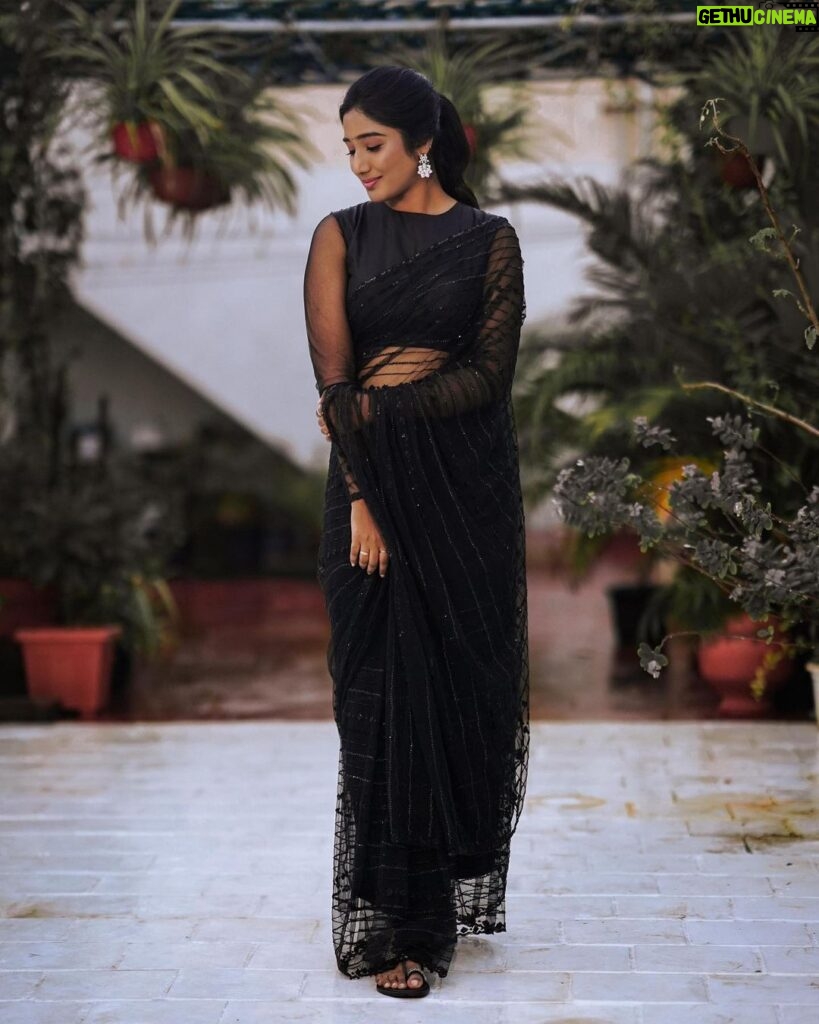 Deepika Venkatachalam Instagram - Black Saree - A Timeless Classic🖤 ft @bespoke.dhishya ✨ The moment I came to know that we were nominated for the She Awards, I knew I should look great on the day, no matter if we won the black lady or not. The first person I called was Pavi @artra_styling , (she was the one who did our engagement styling) and when I told her about the award nominations she was more excited than us and was in full swing to make me look my best on our big day. Pavi suggested a black saree look to keep the simple and ethnic girl-next-door vibe ON and to match the aesthetic of the award- the black lady. We were searching for a lot of options and the one look that grabbed our attention in an instant and made us head over heels in love was this black sequin saree from @bespoke.dhishya 🖤 It looked perfect for an award show and I’m sure I’d restyle it for my cousin’s or friend’s reception too. ( Receptions and Black! Hehe. 🙈 iykyk) For the blouse we decided to go classic with full sleeves and a boat neck and team @d.sign.d were sweet enough to do it in the last minute for us with full embroidery and perfectly delivered it in no time. 101 reasons why I go back to them, again and again ✅ To keep the attention on the saree, Pavi suggested only a white stoned flower motif designed ring and earring from @aaranyarentaljewellery and it was just perfect! 💎 We wanted to keep the makeup & hairdo minimum and @athmika_makeupstories gave a subtle look just like how I wanted and @priyaprabu_artistry did a super cute ponytail that elevated the whole look beautifully. When I stepped out of my room all dolled up, Amma was so stunned looking at me and loved the whole look. Enna thaan veliya 1000 peru sonnalum, Amma solra "Azhagaa irukaa dii" is always special laa?🥹 We quickaahh went to the terrace and clicked some beautiful pictures before we went to the event. And that night we were back home with the Black Lady on our hands. Always grateful for that night and the love I received 🖤 But now looking at the pictures makes me think this would be a classy look for a Diwali evening party. 🔥 #DiwaliwithD (8/10) What say guys?🌝 . 📸 @mukesh__dm . #deepika #diwaliwithD #chennaiinfluencer