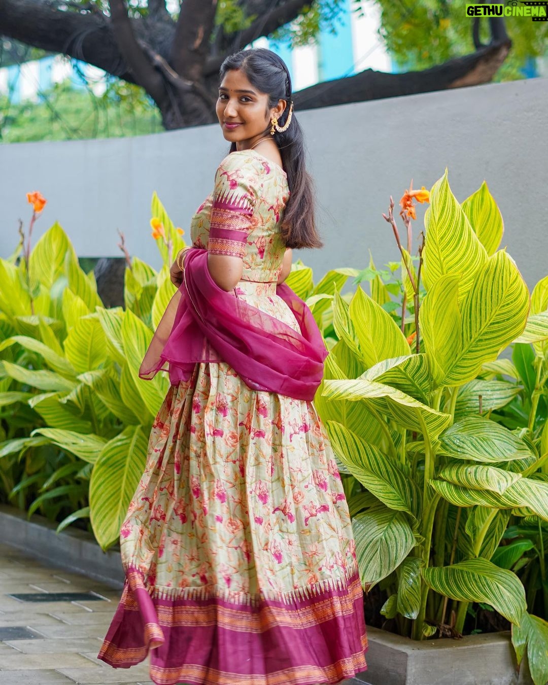 Deepika Venkatachalam Instagram - #DiwaliwithD (6/10) ✨ Just a week to go for Diwali, and if you haven't done your Diwali shopping yet, then @tamarachennai got you covered with their #Tamaraexpress delivery. So this is exclusively for all my lastminute shopping babies 😚 Tamara has launched a wide & exclusive Diwali collection with different styles but the one set that got my attention is this beautiful mint colored crop top and skirt set. 💗💚 It's a semi tussar crop top and skirt with floral patterns and modernized temple borders. It's a combination of both traditional and modern style and the boat neck and elbow sleeves adds more perfection to the outfit. The pleated skirt has a generous amount of flair and the organza dupatta completes the whole look. I wanted the traditional side of the outfit to speak more and went all gold themed with the jewels. A super cute jumkha, a contrast red stoned chain and a stack of bangles, that's it we were ready to twirl and click some pictures on the teracce!! It's a great pick for this festive season if you want a outfit that's both modern and traditional at the same time. You can get ready in a giffy and have fun around the whole day! And if you're in chennai you can get your order shipped on the same day with #Tamaraexpress delivery. How cool is that? 😮 So quickk ah run to their website and place your orders soon! ❤️ . 📸 @mukesh__dm . #DiwaliwithD #Deepika #Diwali #diwalioutfit