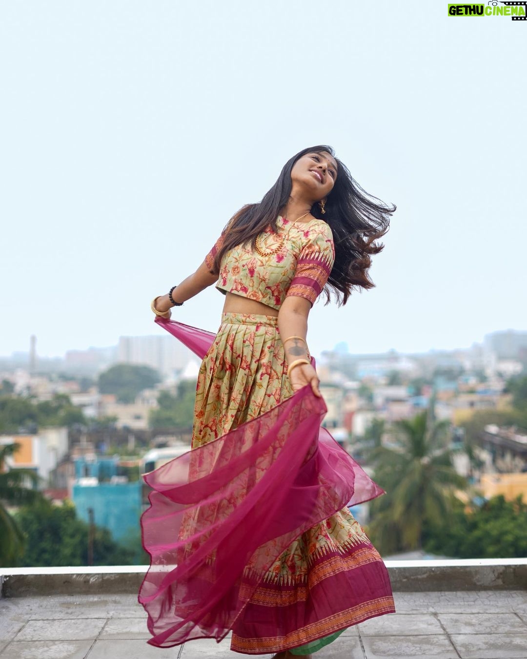 Deepika Venkatachalam Instagram - #DiwaliwithD (6/10) ✨ Just a week to go for Diwali, and if you haven't done your Diwali shopping yet, then @tamarachennai got you covered with their #Tamaraexpress delivery. So this is exclusively for all my lastminute shopping babies 😚 Tamara has launched a wide & exclusive Diwali collection with different styles but the one set that got my attention is this beautiful mint colored crop top and skirt set. 💗💚 It's a semi tussar crop top and skirt with floral patterns and modernized temple borders. It's a combination of both traditional and modern style and the boat neck and elbow sleeves adds more perfection to the outfit. The pleated skirt has a generous amount of flair and the organza dupatta completes the whole look. I wanted the traditional side of the outfit to speak more and went all gold themed with the jewels. A super cute jumkha, a contrast red stoned chain and a stack of bangles, that's it we were ready to twirl and click some pictures on the teracce!! It's a great pick for this festive season if you want a outfit that's both modern and traditional at the same time. You can get ready in a giffy and have fun around the whole day! And if you're in chennai you can get your order shipped on the same day with #Tamaraexpress delivery. How cool is that? 😮 So quickk ah run to their website and place your orders soon! ❤️ . 📸 @mukesh__dm . #DiwaliwithD #Deepika #Diwali #diwalioutfit