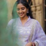 Deepika Venkatachalam Instagram - #DiwaliwithD (4/10) A salwar set that radiates “English Lovesu” 🎶 ft @fiorebymalar_ ✨ A beautiful benarasi brocade kurta with a super cute neck pattern with elbow sleeves with Italian crepe pants with a head turning zari embroidered dupatta with zari border on all sides. Trust me, the dupatta is a show stealer😍 I was a little hesitant to try out a new neck pattern for this set, but malar akka was so sure about it. And after I saw the complete look of the outfit, I fell in love too! I mean who wouldn't la?🥹 The moment I wore the outfit, it made me think may be this is how Sitamahalakshmi / NoorJahan would have looked if she opted for salwars than sarees🙈 An outfit that radiates royalty!! ✨ @fiorebymalar_ has a lot of colour options for this outfit and you guys should definitely check it out! I wore this outfit for a very special day and I totally loved how I looked like a queen in her castle. More details about the special day will be revealed soon 😙 . 📸 @mukesh__dm . #DiwaliWithD #Deepika