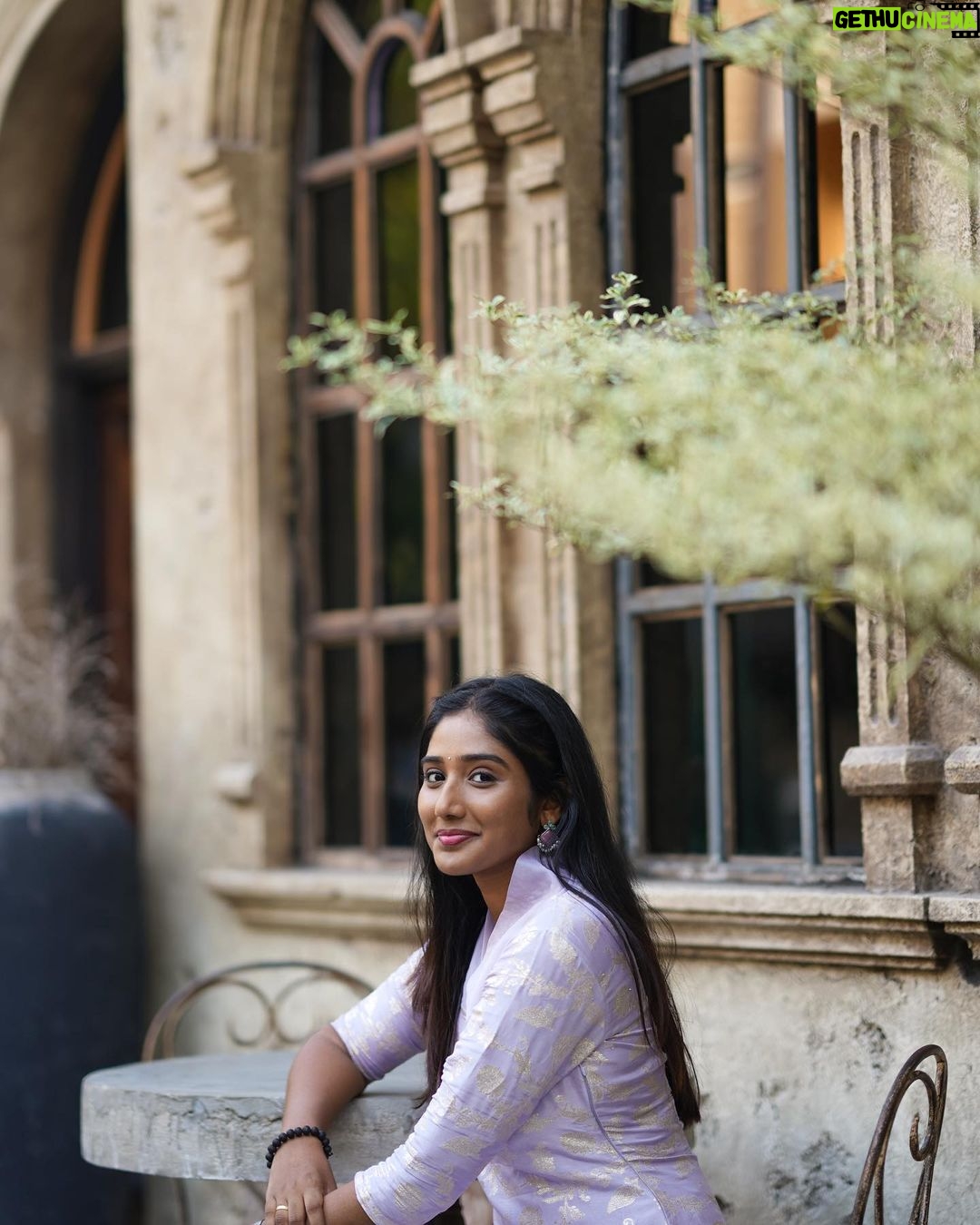 Deepika Venkatachalam Instagram - #DiwaliwithD (4/10) A salwar set that radiates “English Lovesu” 🎶 ft @fiorebymalar_ ✨ A beautiful benarasi brocade kurta with a super cute neck pattern with elbow sleeves with Italian crepe pants with a head turning zari embroidered dupatta with zari border on all sides. Trust me, the dupatta is a show stealer😍 I was a little hesitant to try out a new neck pattern for this set, but malar akka was so sure about it. And after I saw the complete look of the outfit, I fell in love too! I mean who wouldn't la?🥹 The moment I wore the outfit, it made me think may be this is how Sitamahalakshmi / NoorJahan would have looked if she opted for salwars than sarees🙈 An outfit that radiates royalty!! ✨ @fiorebymalar_ has a lot of colour options for this outfit and you guys should definitely check it out! I wore this outfit for a very special day and I totally loved how I looked like a queen in her castle. More details about the special day will be revealed soon 😙 . 📸 @mukesh__dm . #DiwaliWithD #Deepika