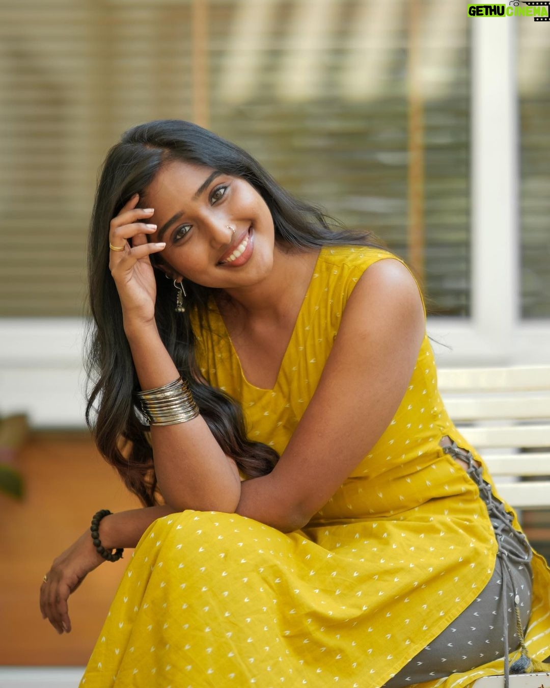 Deepika Venkatachalam Instagram - #DiwaliwithD (3/10)π Imagine wearing an outfit and feeling like a main character of a GVM movie in an instant! One such outfit is this yellow kurta set from @vastara_thelabel πβ¨ Everything about this outfit is just perfect from the smart V neck detailing to the hand woven buttas in the trousers. And the best part is the slits with cute tassels on both the side. Aaaaahhh!! π ( swipe left to have a look. Iβm double sure youβll fall in love) This Kurta set reminded me of Nithya from NEPV and kept the styling in the same vibe with smoky eye makeup, jumkhas, stack of bangles and yesss the iconic nose pin π Trust me this will be a comfortable outfit to laze around after having a heavy lunch and visit friends in the evening. Your D personally love the whole look so much, but does my #instafam approve this look?π . πΈ @mukesh__dm π @themayflowerchennai . #deepika #DiwaliwithD #chennaiinfluencer