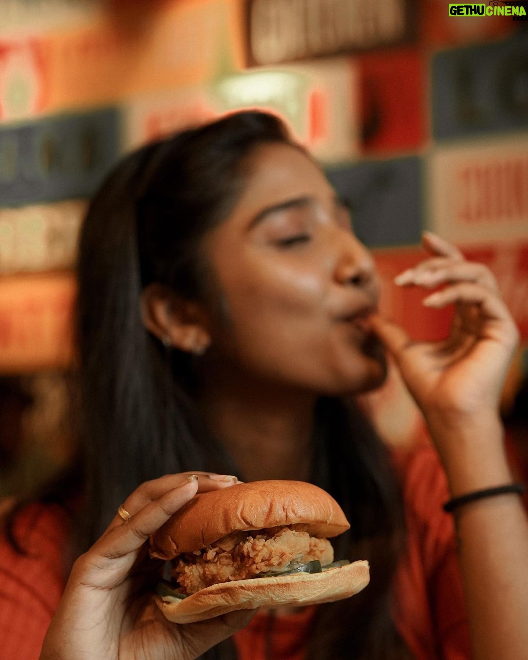 Deepika Venkatachalam Instagram - When I need a taste of home, Popeyes is where I go. It’s comfort and flavor in every bite! 🍗 @popeyes_india 🧡 Now serving at these new destinations - 1) ECR, Chennai - 29th Sep 2) Besant Nagar, Chennai - 30th Sep 3) KK Nagar, Madurai - 30th Sep #popeyesindia #popeyesinchennai #chennai #friedchicken #lovethatchicken #storelaunch #ECR #Besant Nagar #Madurai