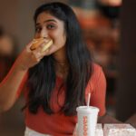 Deepika Venkatachalam Instagram - When I need a taste of home, Popeyes is where I go. It’s comfort and flavor in every bite! 🍗 @popeyes_india 🧡 Now serving at these new destinations - 1) ECR, Chennai - 29th Sep 2) Besant Nagar, Chennai - 30th Sep 3) KK Nagar, Madurai - 30th Sep #popeyesindia #popeyesinchennai #chennai #friedchicken #lovethatchicken #storelaunch #ECR #Besant Nagar #Madurai
