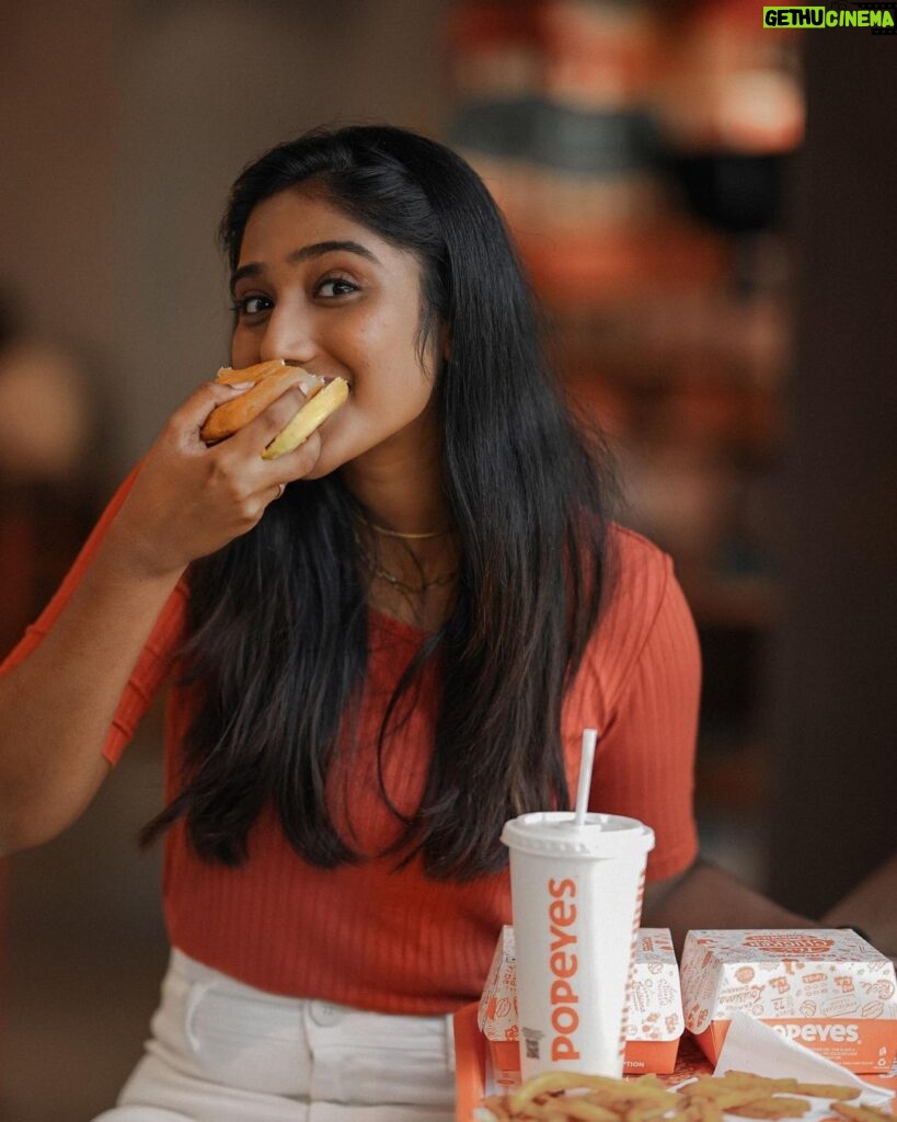 Deepika Venkatachalam Instagram - When I need a taste of home, Popeyes is where I go. It’s comfort and flavor in every bite! 🍗 @popeyes_india 🧡 Now serving at these new destinations - 1) ECR, Chennai - 29th Sep 2) Besant Nagar, Chennai - 30th Sep 3) KK Nagar, Madurai - 30th Sep #popeyesindia #popeyesinchennai #chennai #friedchicken #lovethatchicken #storelaunch #ECR #Besant Nagar #Madurai