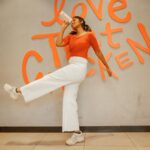 Deepika Venkatachalam Instagram - When I need a taste of home, Popeyes is where I go. It’s comfort and flavor in every bite! 🍗 @popeyes_india 🧡 Now serving at these new destinations - 1) ECR, Chennai - 29th Sep 2) Besant Nagar, Chennai - 30th Sep 3) KK Nagar, Madurai - 30th Sep #popeyesindia #popeyesinchennai #chennai #friedchicken #lovethatchicken #storelaunch #ECR #Besant Nagar #Madurai