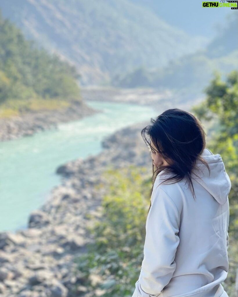 Delna Davis Instagram - At the feet of giants, where the Ganges begins its majestic journey. 🙏 Rishikesh ऋषिकेश