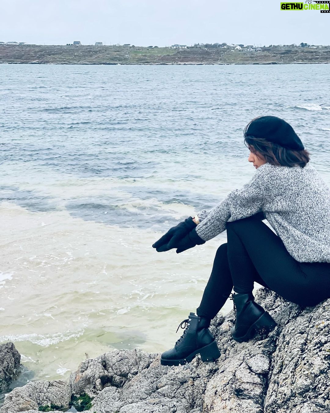 Delna Davis Instagram - ☕️ 🌊📜 ❄️ Coral Strand, Connemara