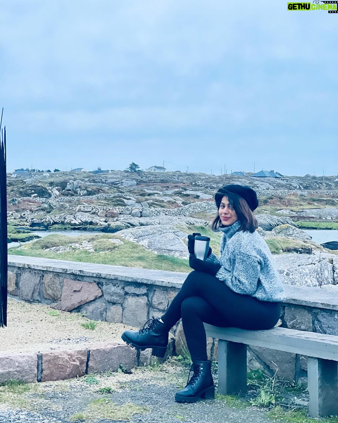 Delna Davis Instagram - ☕️ 🌊📜 ❄️ Coral Strand, Connemara