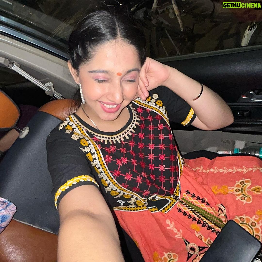 Deshna Dugad Instagram - Dancing through the night🌀 . . #deshna #deshnadugad #garbanights #dancer