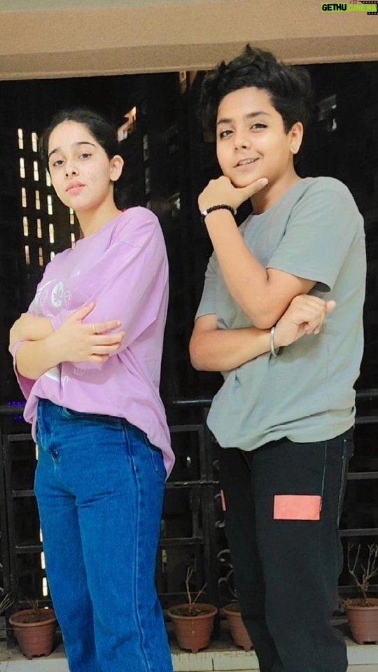 Deshna Dugad Instagram - Beats 🥵...with @deshnadugad5 🔥 #heartysingh #dance #trending 𝓗𝓮𝓪𝓿𝓮𝓷.