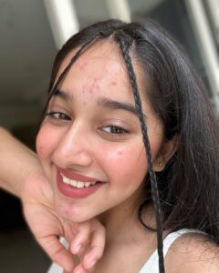 Deshna Dugad Instagram - Heheh nothing new 🤎😂😝😎 . . #deshna #deshnadugad #brown #latte #makeupartist #cute #picoftheday