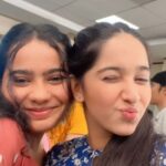 Deshna Dugad Instagram - This was a very guick oneee 😎😂 The art in the end is by one n only @iamdarshangurjar Blooper it is will not make new one . . Vc - @iamdarshangurjar 🥳🥳 #deshna #deshnadugad #friendship #bloopers #friend #masti