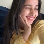 Deshna Dugad Instagram - 🌻⭐️💛✨🌼 . . #shuddhdesiromance #trendingreels #deshna #deshnadugad #transition #newvideo #love #yellow #traditional